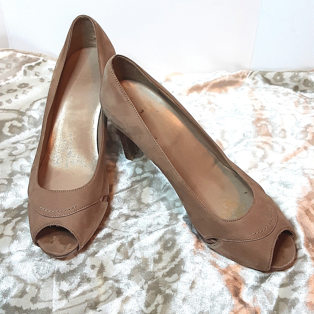 Stuart Weitzman Vintage Open Toe Suede Pump Size 9.5.